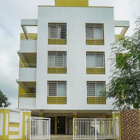 Oyo 16007 Sk Executive Otel Yerandwane Dış mekan fotoğraf