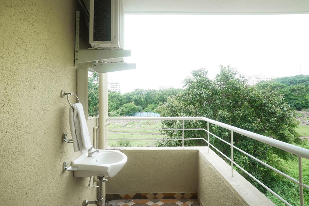 Oyo 16007 Sk Executive Otel Yerandwane Dış mekan fotoğraf
