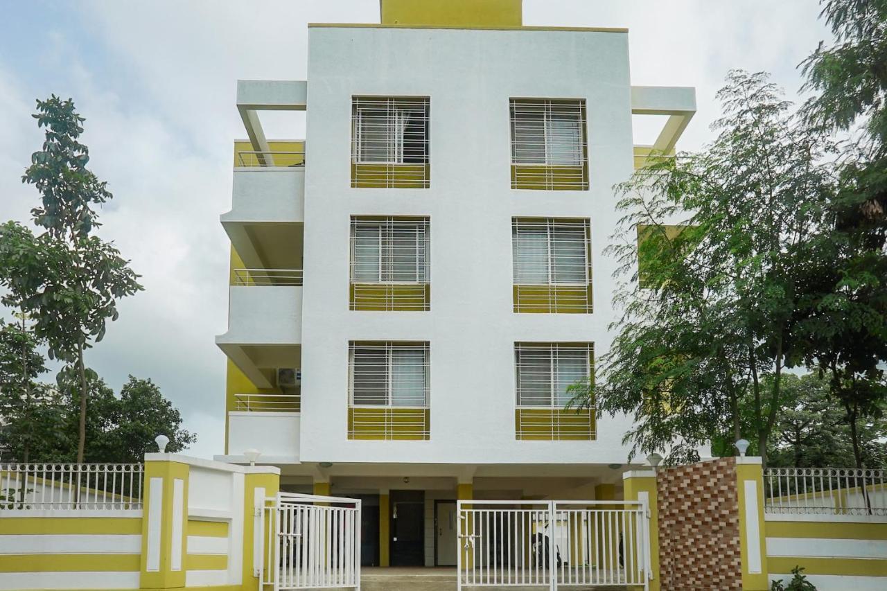 Oyo 16007 Sk Executive Otel Yerandwane Dış mekan fotoğraf