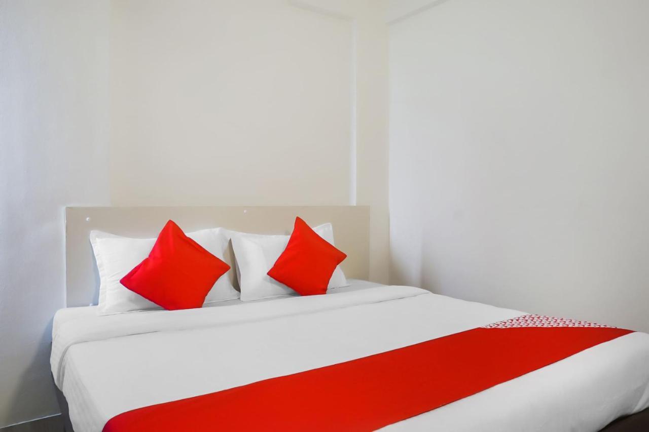 Oyo 16007 Sk Executive Otel Yerandwane Dış mekan fotoğraf