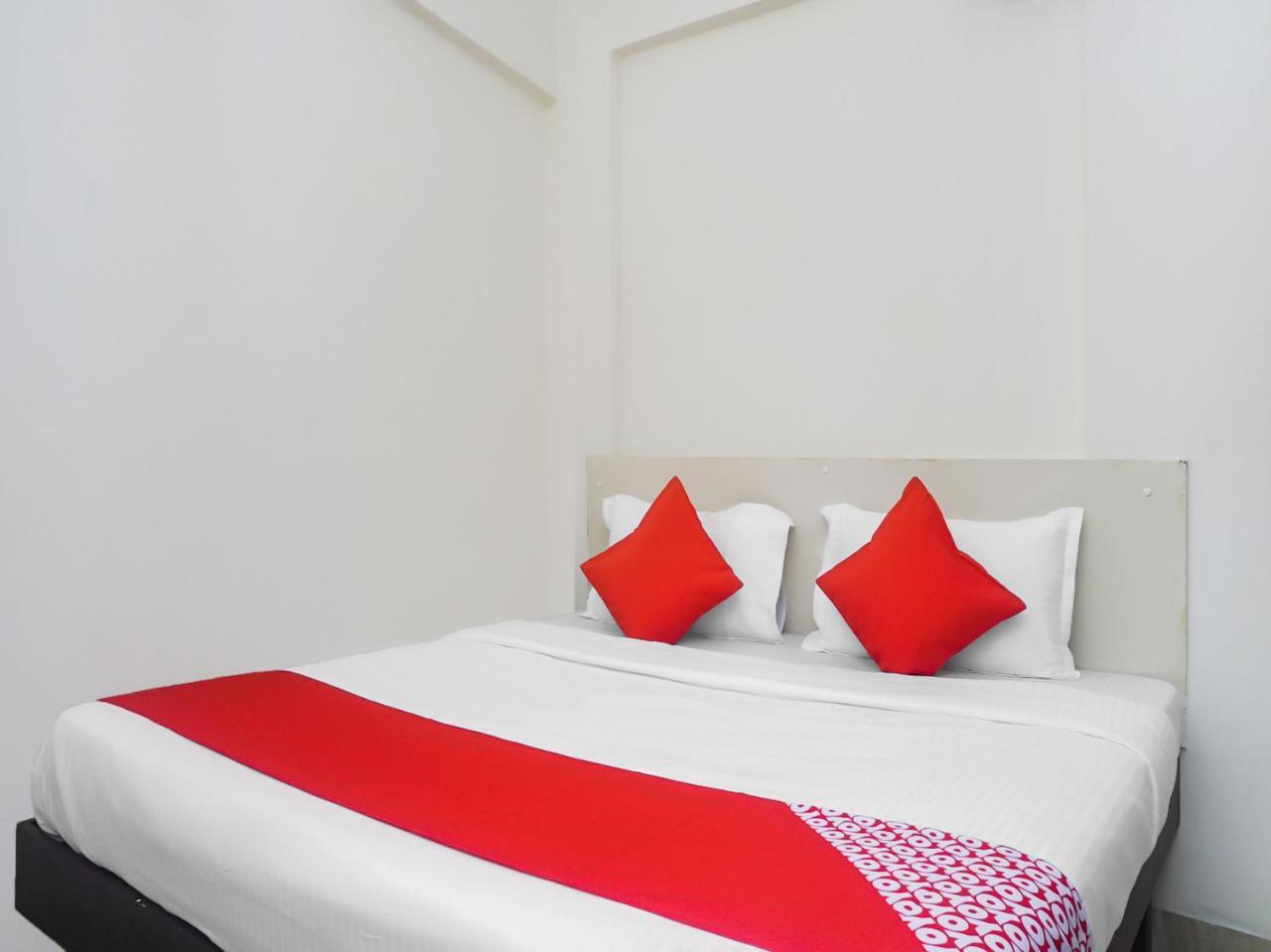 Oyo 16007 Sk Executive Otel Yerandwane Dış mekan fotoğraf