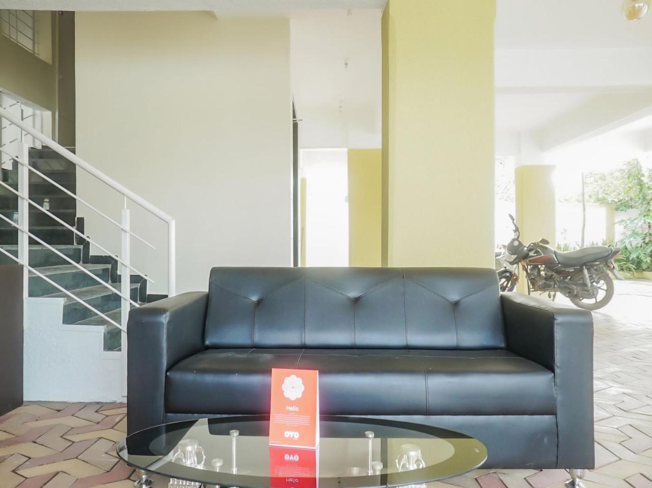 Oyo 16007 Sk Executive Otel Yerandwane Dış mekan fotoğraf