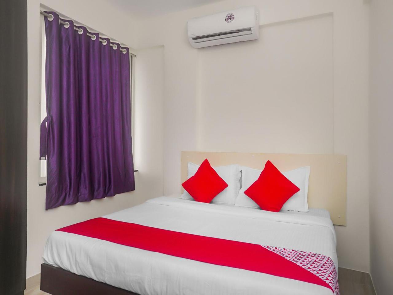 Oyo 16007 Sk Executive Otel Yerandwane Dış mekan fotoğraf