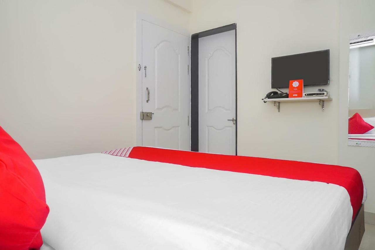 Oyo 16007 Sk Executive Otel Yerandwane Dış mekan fotoğraf